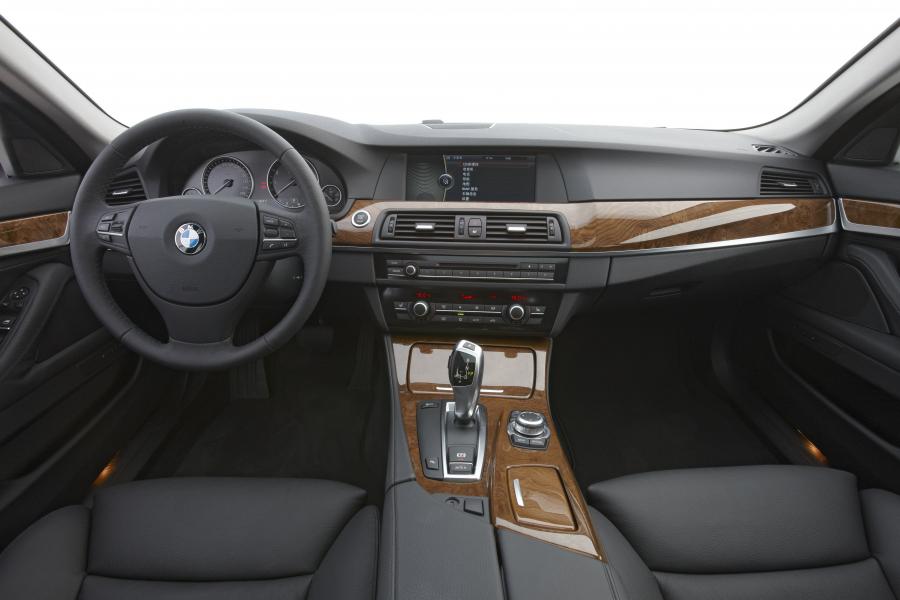  BMW 5-Series Long-Wheelbase 2010 года  (CN) (фото 26 из 77)